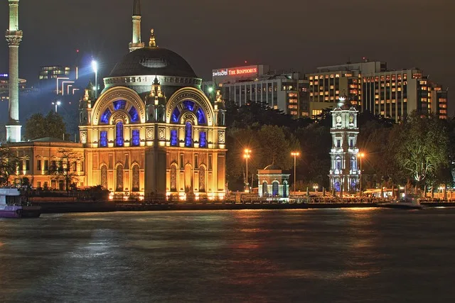 Conrad İstanbul Bosphorus: Boğaz Manzaralı Lüks Otel Deneyimi